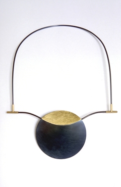 1 Necklace 1975. steel, leave gold, 20x18cm