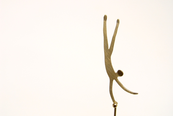 3 ‘Acrobat’, 14k gold, 12cm,  120,-