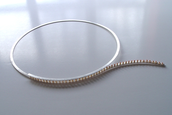 Collier Springtime 2002 zilver zoetwaterparels afmcikel 18 cm doorsnede  320,-